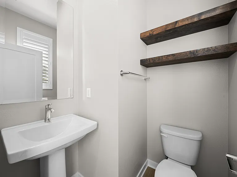 16205 Camden Cir — Photo 28