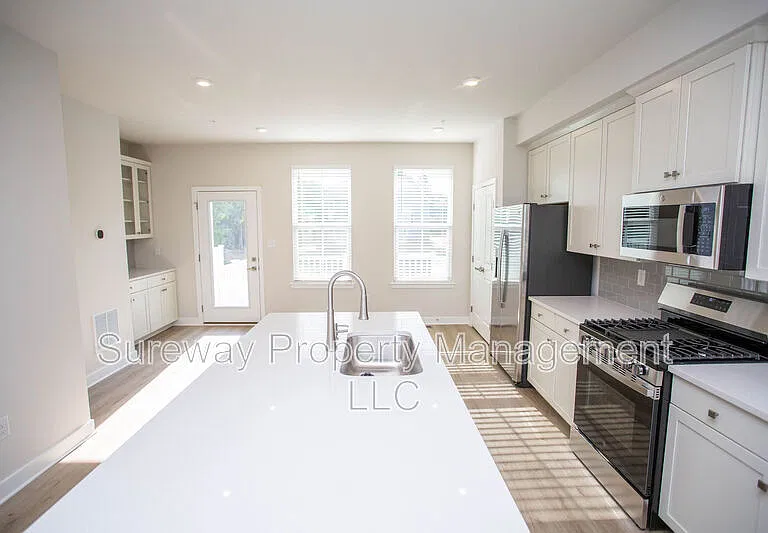 8 Foxwood Dr — Photo 11