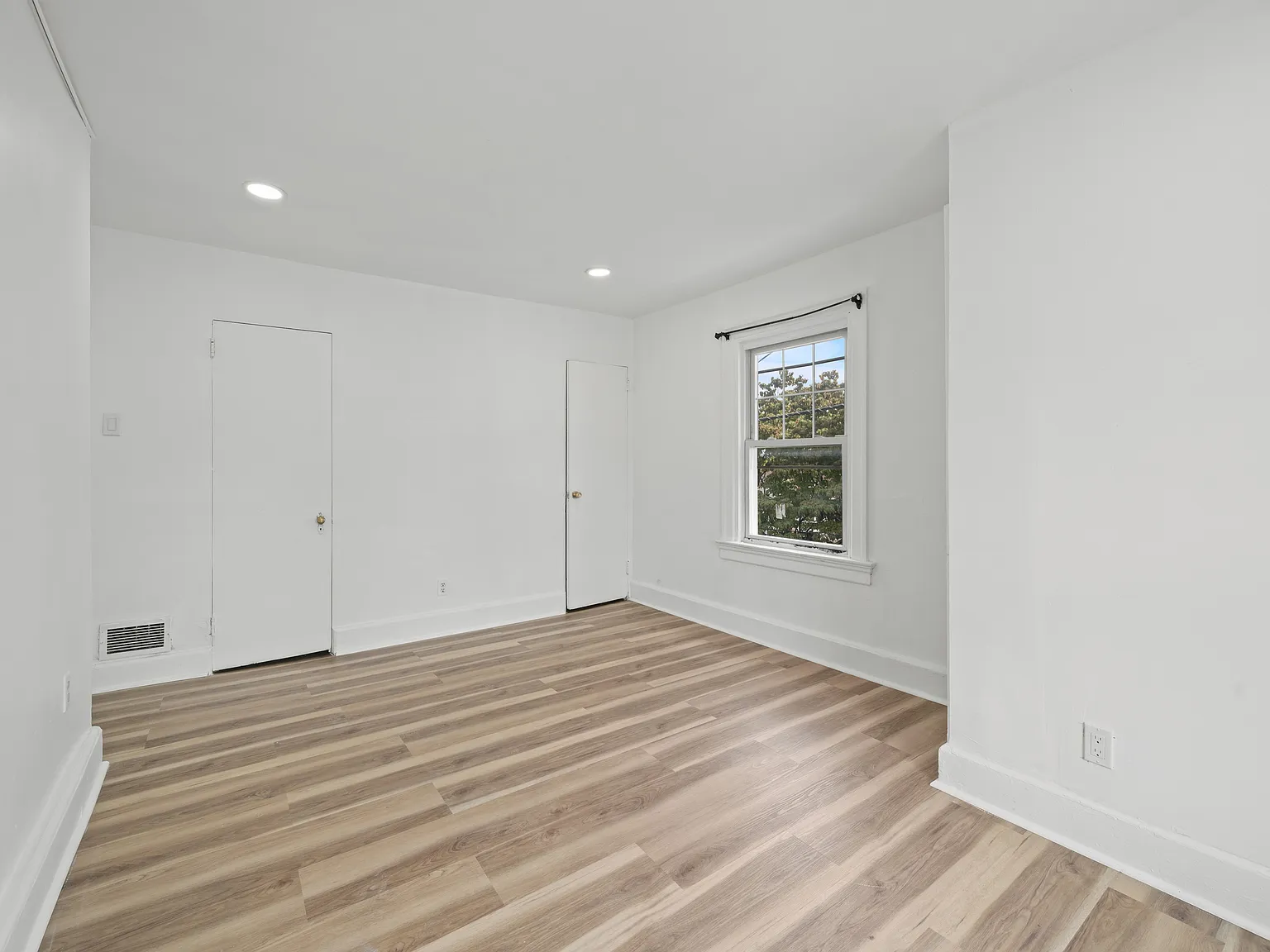 3 bed, $2,950 — Photo 2