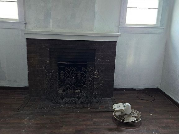 3rd image of 431 Elm St