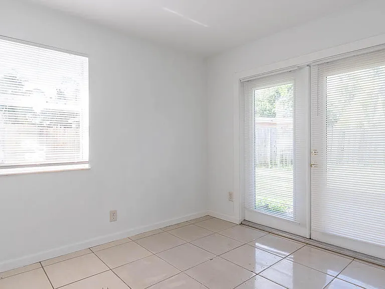 314 E Gateway Blvd — Photo 15
