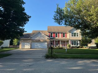 802 Arrowwood Dr, Oswego, IL 60543
