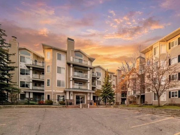 369 Rocky Vista Park NW #302, Calgary, AB T3G 5K7