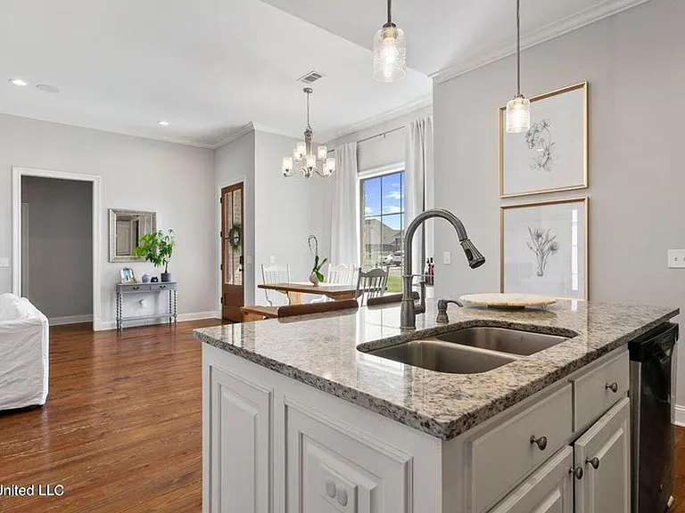 313 E Buttonwood Ln — Photo 13