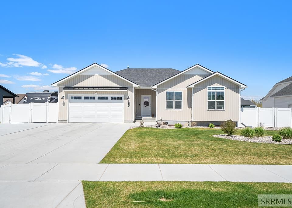 1st image of 3877 E Pepperwood Ln