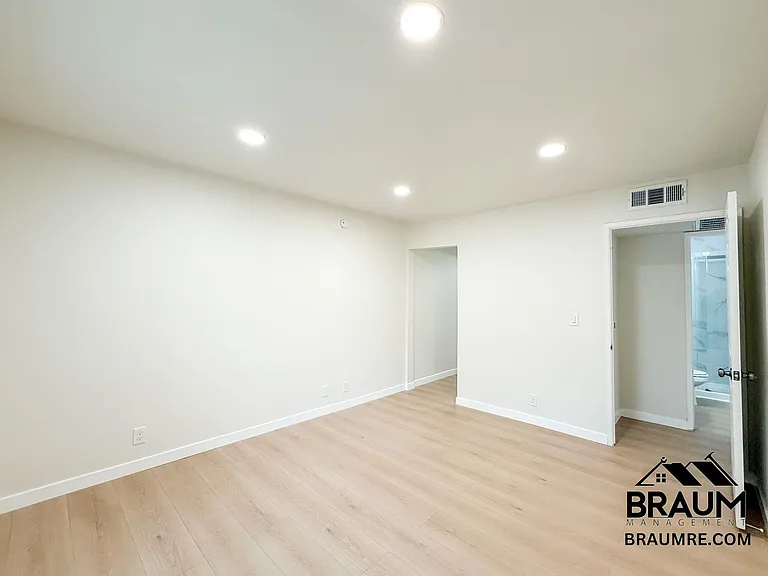 4404 Stern Ave — Photo 27