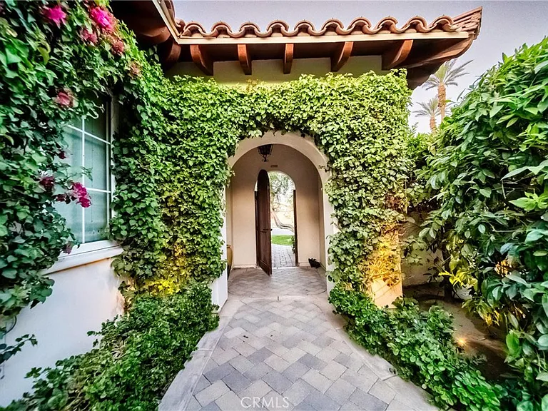 56705 Village Dr — Photo 43