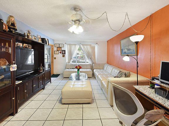 Home For Sale In VILLA DEL TRIO