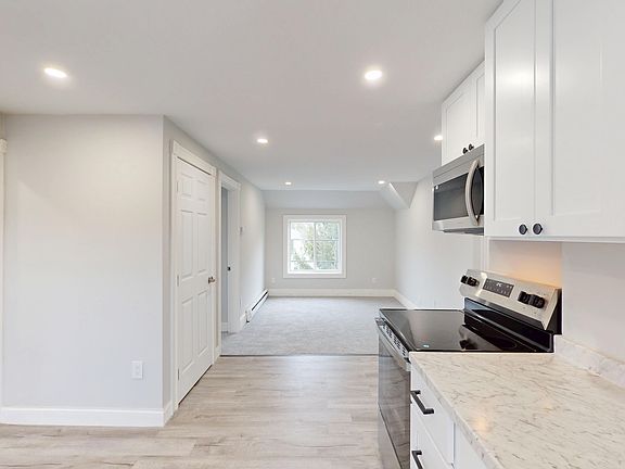 2nd image of 34 Columbia St Floor 3
