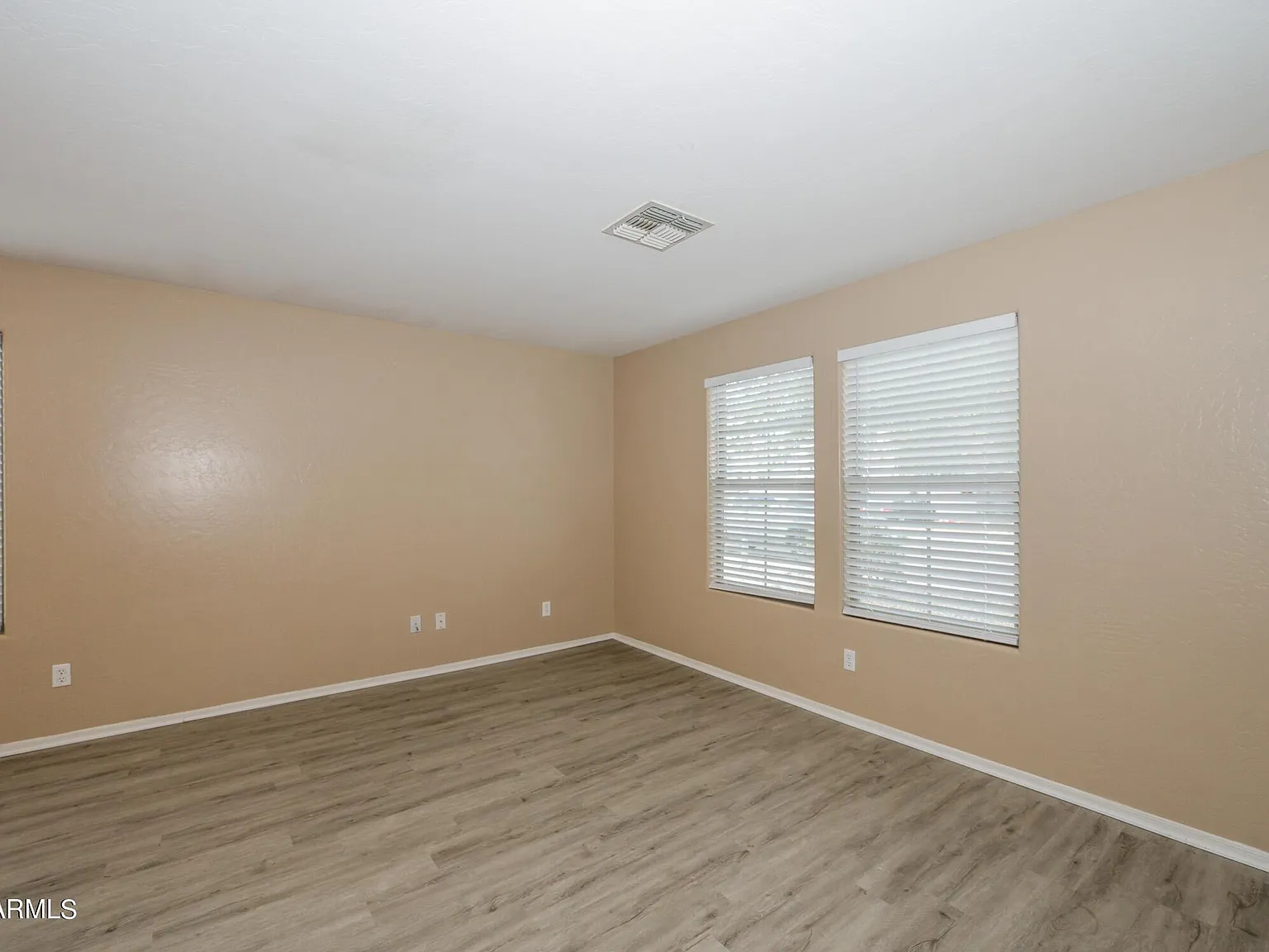 4 bed, 2.0 bath, 2046 sqft, $2,495 — Photo 3