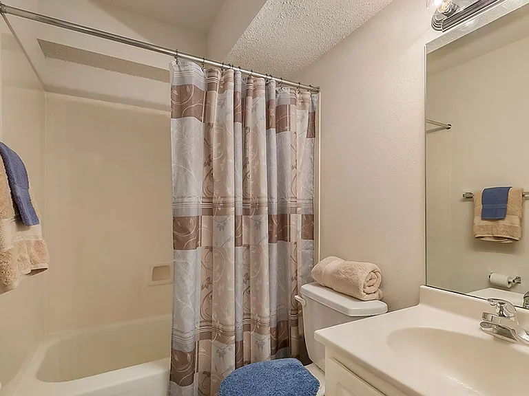 Premises Apartments — Photo 11