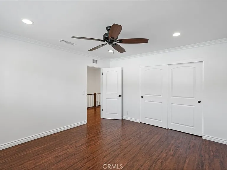 10811 Des Moines Ave — Photo 36