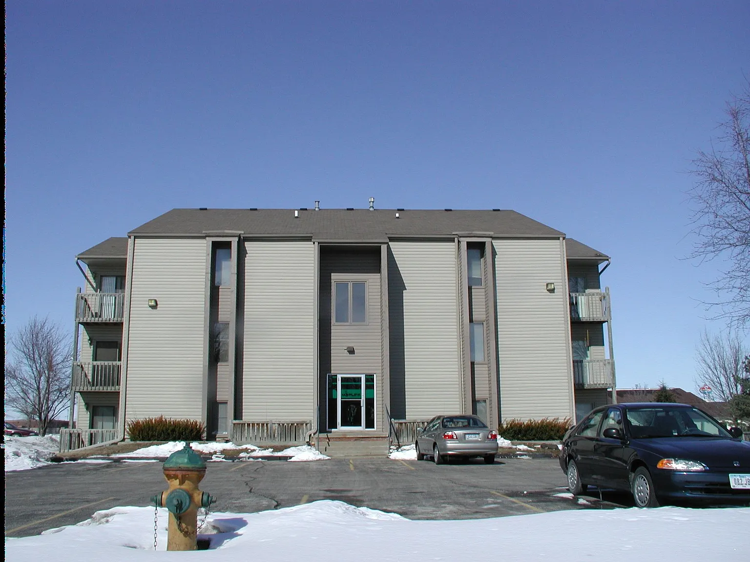 Maple Apartments — Photo 1