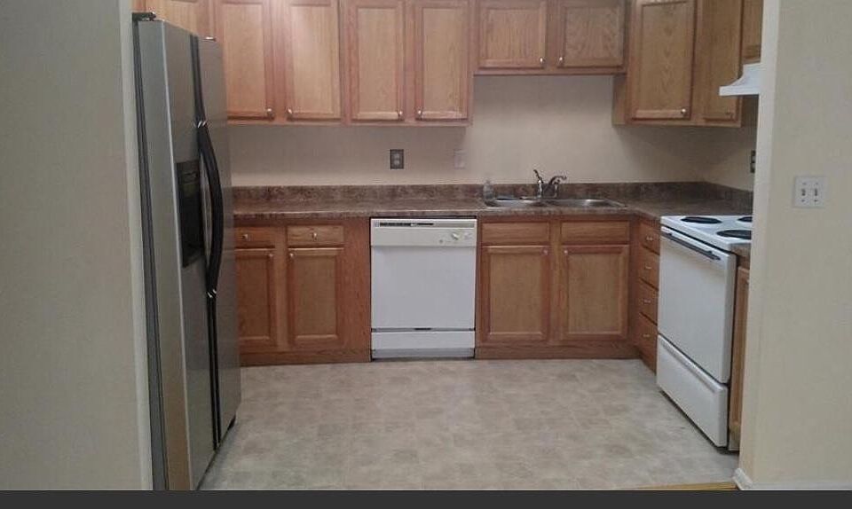 2nd image of 917 1/2 Bennett Ln