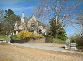 270 N Crest Rd, Chattanooga, TN 37404