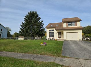 2 Cheshire Ln, Rochester, NY 14624