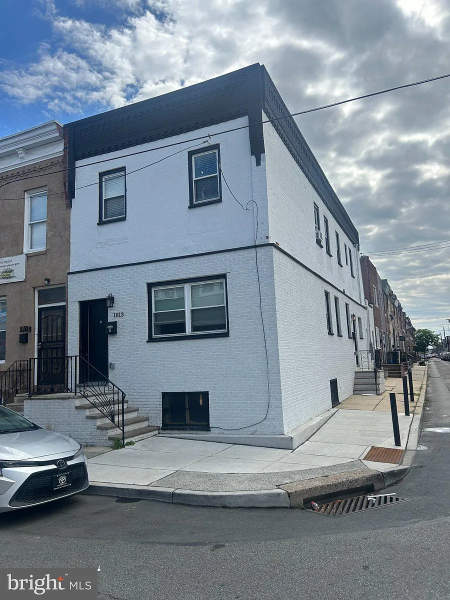 Building Photo - 1813 S 23rd St #2