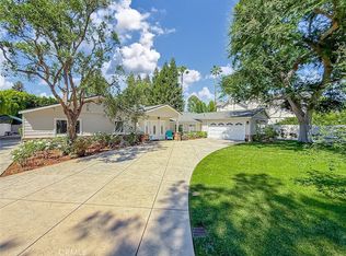 23433 Hatteras St, Woodland Hills, CA 91367