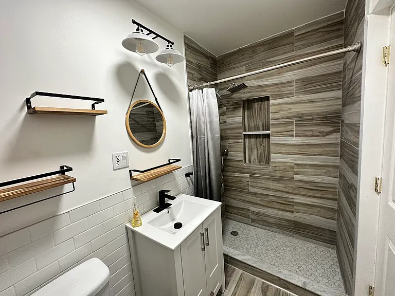 2571 W 16th St #2 — Photo 3