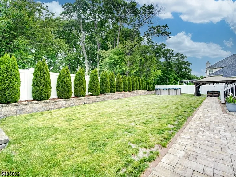 14 Hemingway Dr — Photo 40