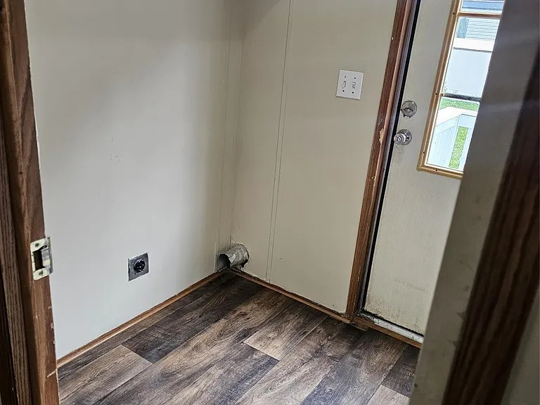 827 Gregs Way — Photo 7