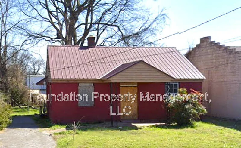 2 bed, 1.0 bath, 728 sqft, $595 — Photo 1