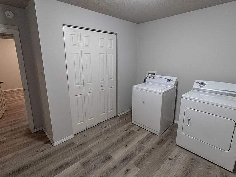 216 Wheaton Ct — Photo 26
