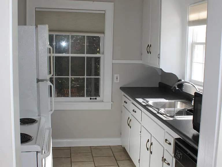 Fairview Ave — Photo 6