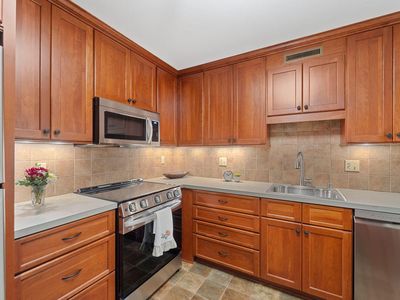 3942 North Oakland AVENUE #143, Shorewood, WI, 53211