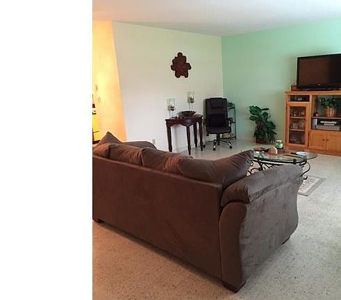 2nd image of 205 Lowry Ave