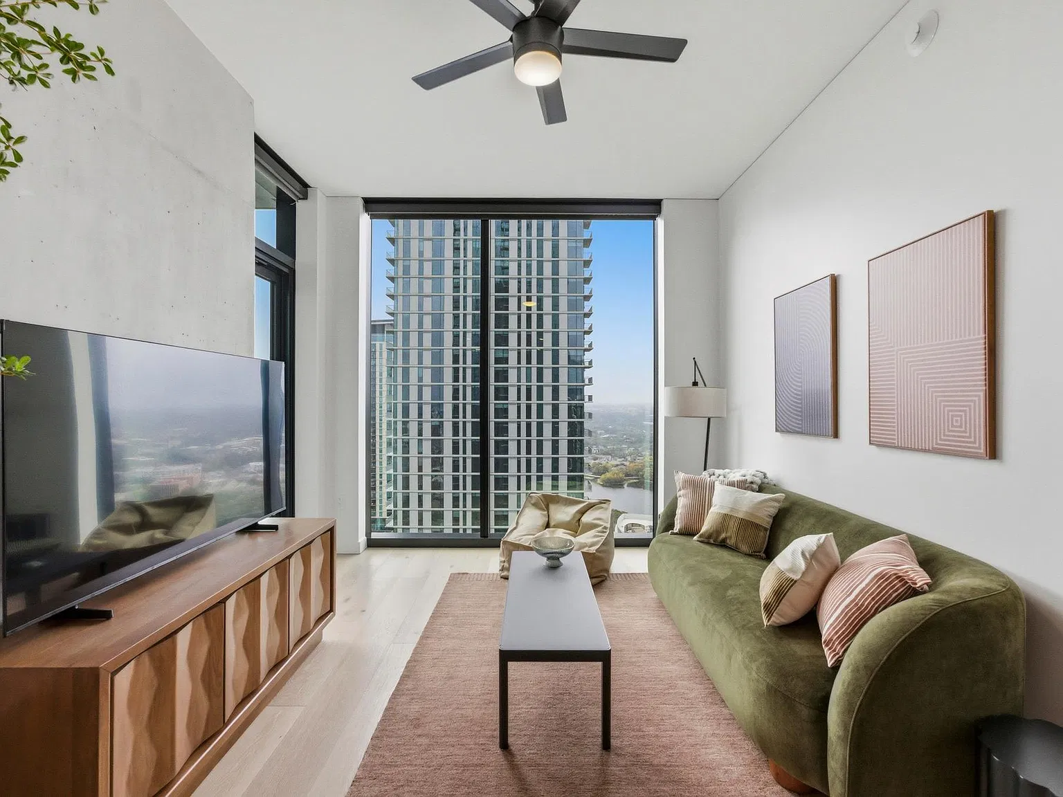2 bed, 2.0 bath, 978 sqft, $5,900 — Photo 2