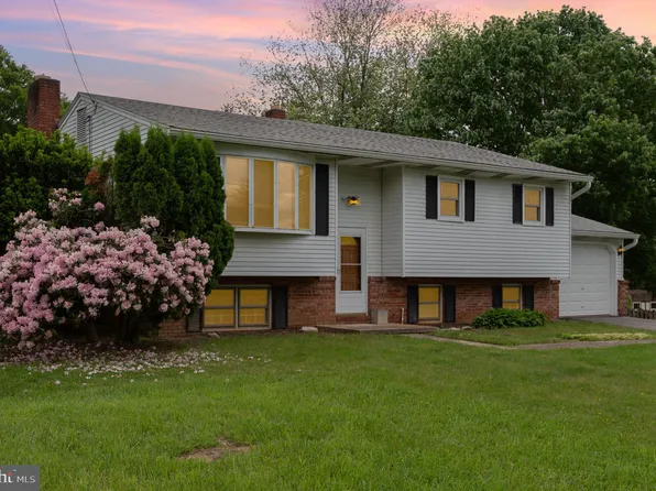4121 Burns Rd, Mechanicsburg, PA 17055