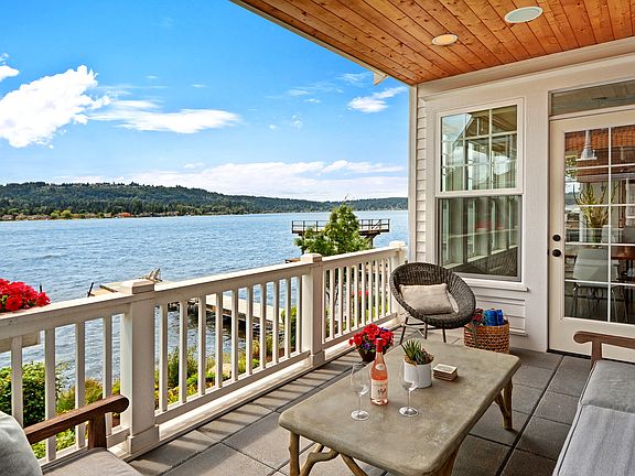 3rd image of 4029 E Lake Sammamish Shore Ln SE