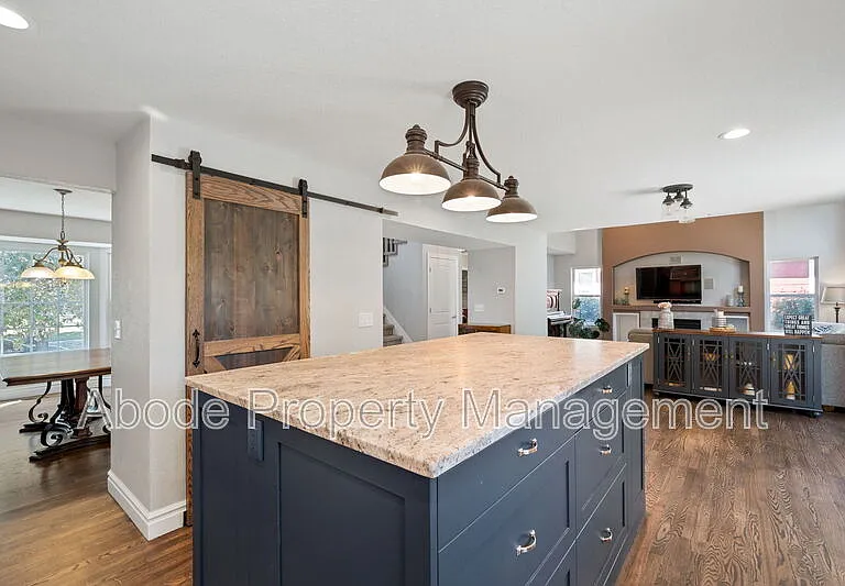 2214 Andrews St — Photo 9