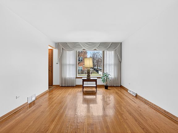 3rd image of 6622 W George St