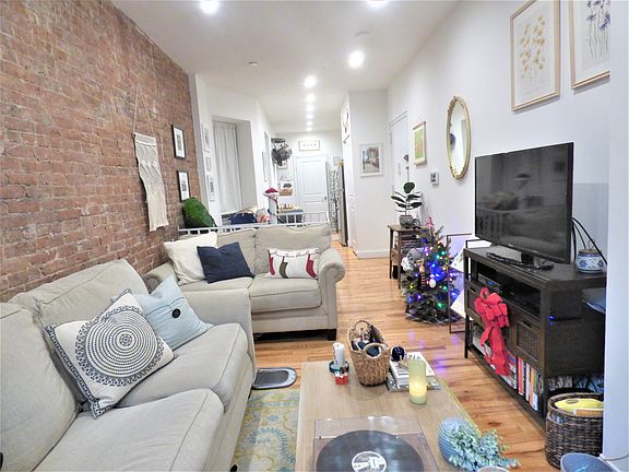 4th image of 224 E 85th St APT 1B