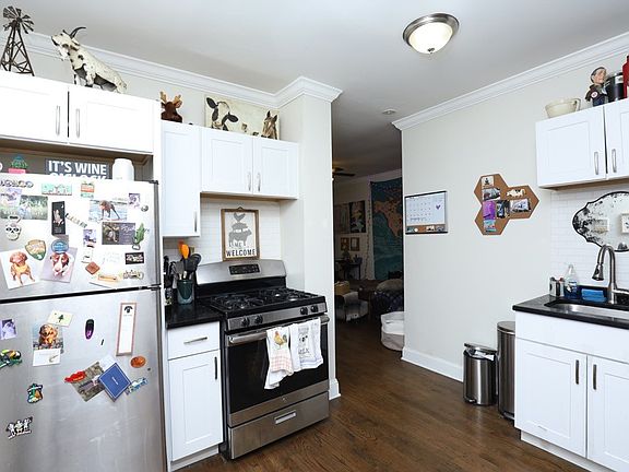3rd image of 3819 N Greenview Ave #S2