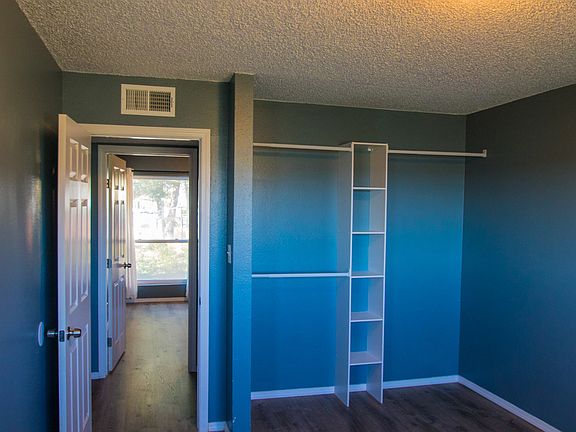 3rd image of 905 Dani Cir