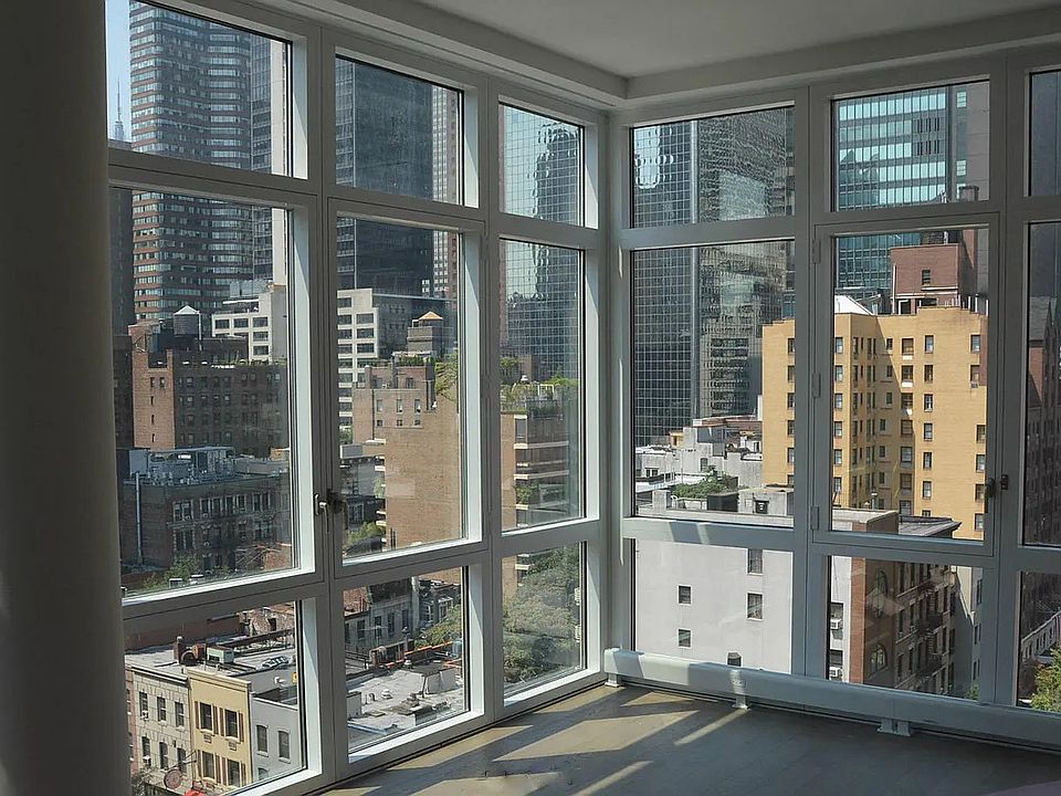 1st image of 305 E 51st St ## 10b
