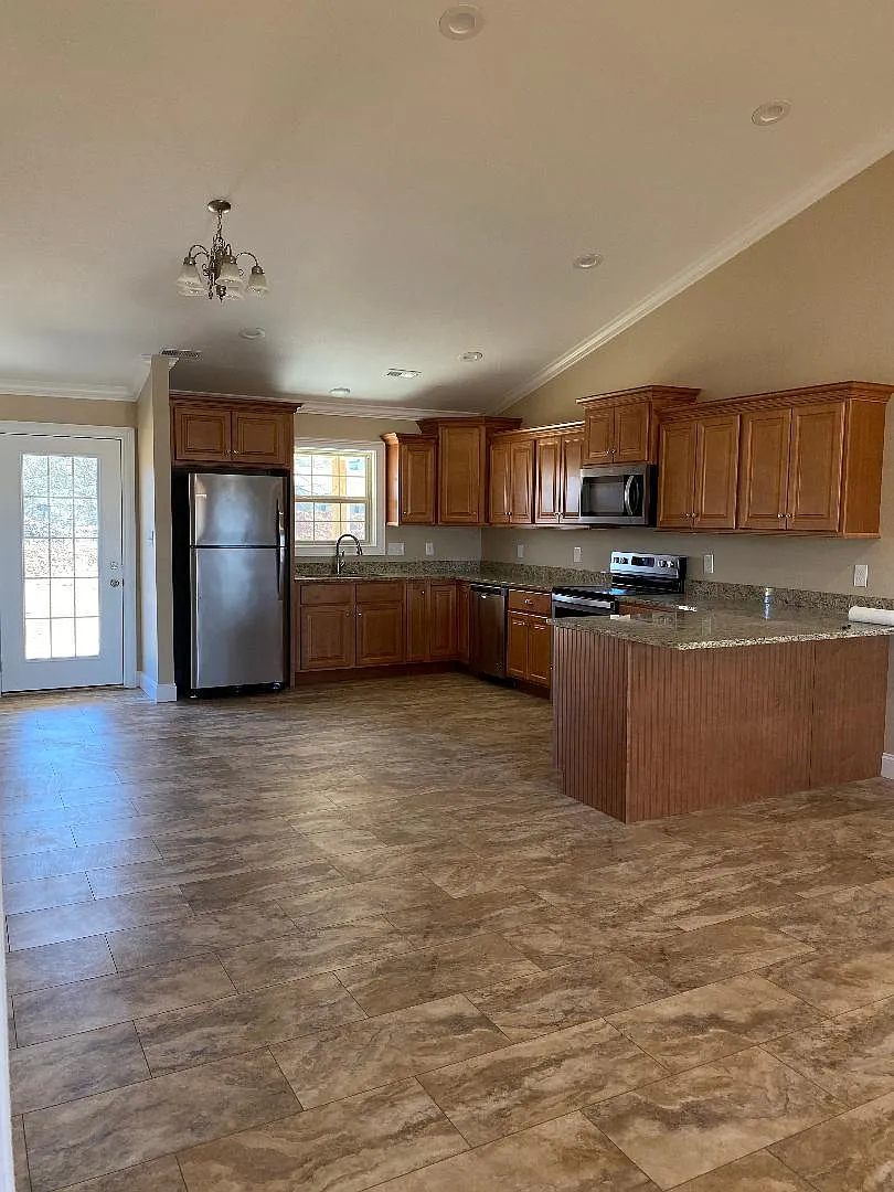 3 bed, 1800 sqft, $2,200 — Photo 2