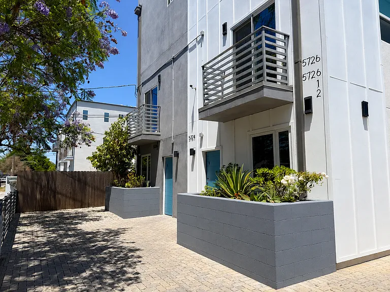 Case Townhomes — Photo 1