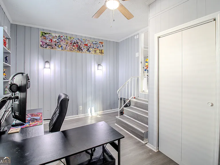 579 Lynmore Ave — Photo 15
