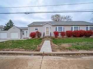 303 Veterans Ln, Creve Coeur, IL 61610