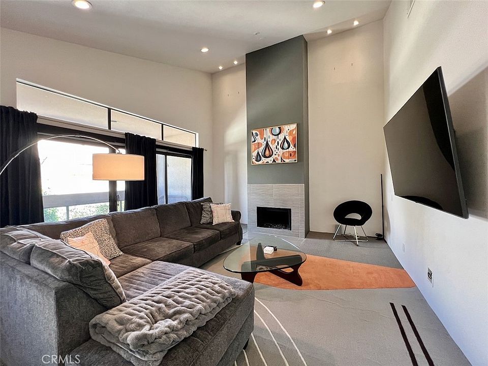 1st image of 445 W Village Sq