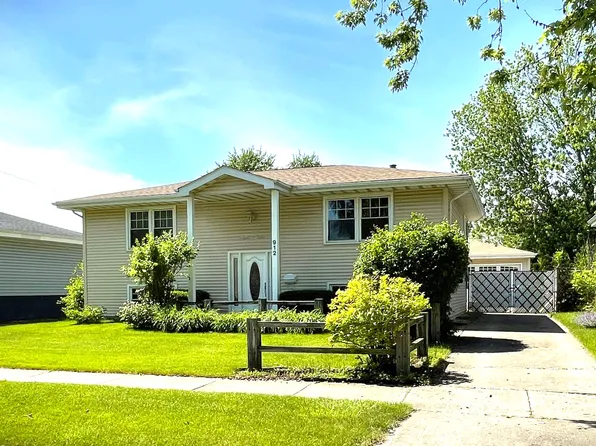 912 Harrison Pl, Dyer, IN 46311