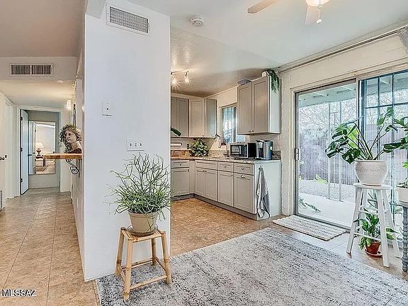 5th image of 3033 N Cherry Ave #3