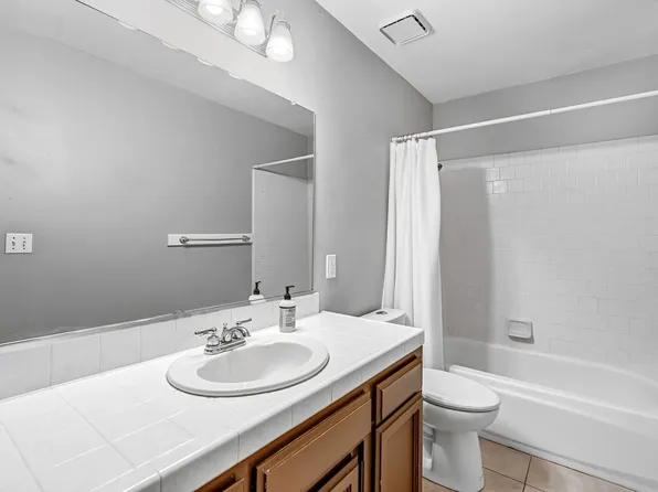 8865 N Barton Ave, Fresno, CA 93720