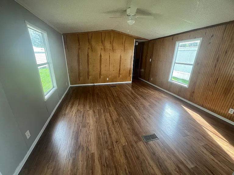 182 Thor Ln — Photo 3