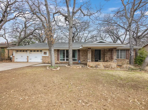 644 Ponderosa Dr, Hurst, TX 76053