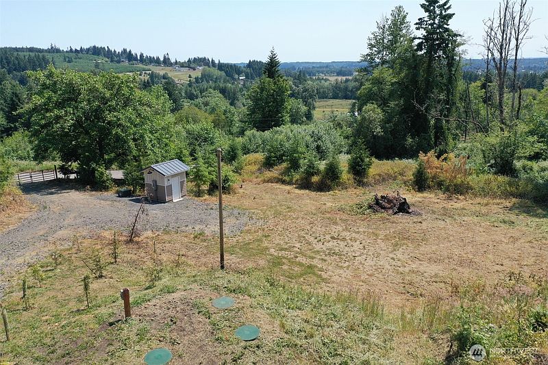 4th image of 215 Sanderson Road